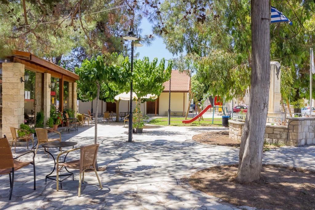 Rustic Village Retreat Amargeti Bagian luar foto